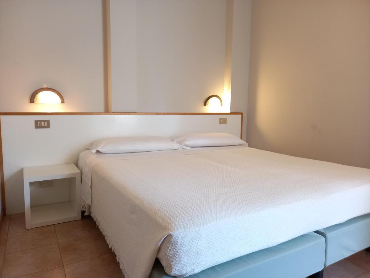 Hotel Lydia Градо Екстер'єр фото