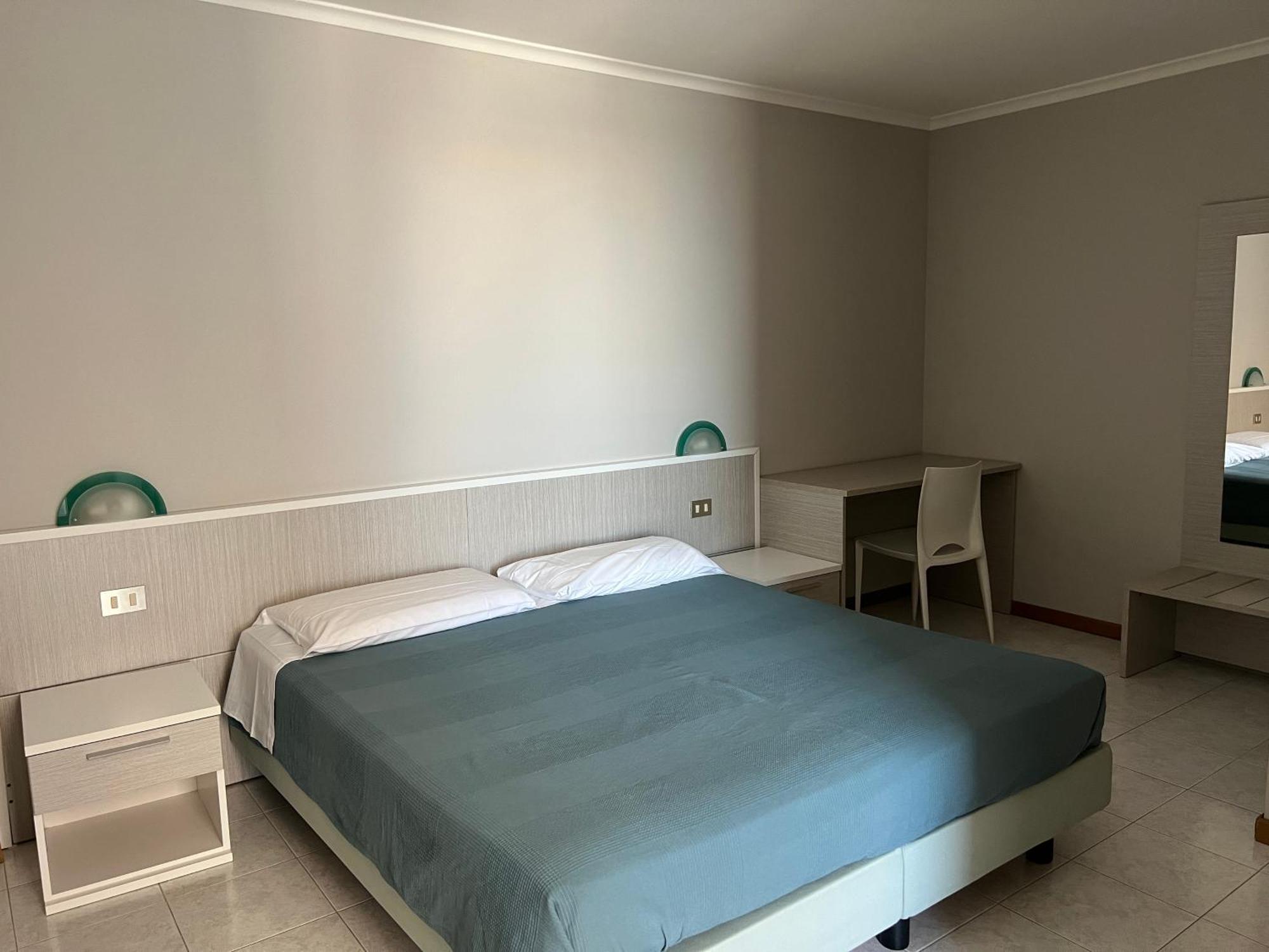 Hotel Lydia Градо Екстер'єр фото